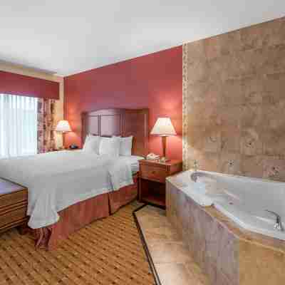 Hampton Inn & Suites Arcata Rooms