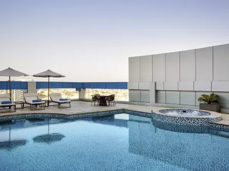 Novotel Jeddah Tahlia Street Отели рядом с достопримечательностью «Al Rahmah Mosque»