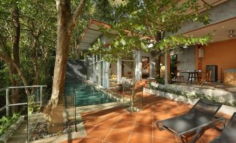 Ambong Pool Villas