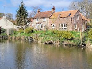 Charming 2-Bed Cottage on Outskirts of Beverley