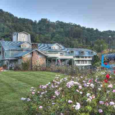 Gatlinburg Inn Hotel Exterior