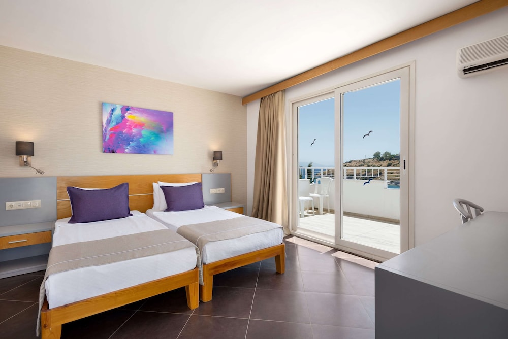 Mavi Kumsal Hotel (La Quinta by Wyndham Bodrum)