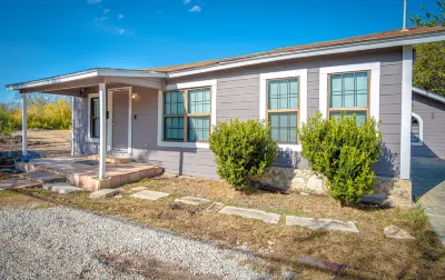 Nice 3B 2BA Near Downtown 2 Min Atandt Center Hotels near H-E-B