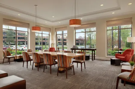 Hilton Garden Inn Stony Brook Отели рядом с достопримечательностью «Поквотт Бич Фронт»