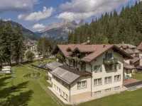 Hotel Villa Rosella Park & Wellness Hotels in Canazei