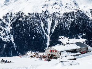 Cabane Bella-Tola