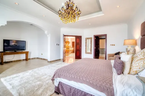 Cheerful 5 Bedroom with Villa
