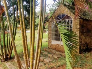 Beautiful Ranch with High Speed Internet, BBQ and Pool, Only 80km from Sp