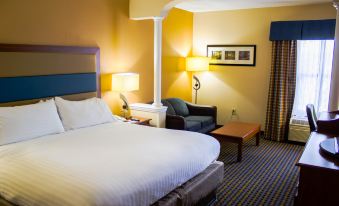 Holiday Inn Express & Suites Sanford