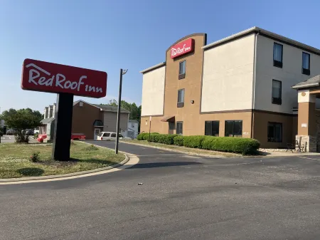 Red Roof Inn Newport News - Yorktown Отели в г. Глостер Пойнт