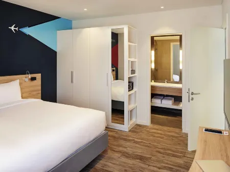 Ibis Saigon Airport Отели рядом с достопримечательностью «Хошиминский промышленный университет»