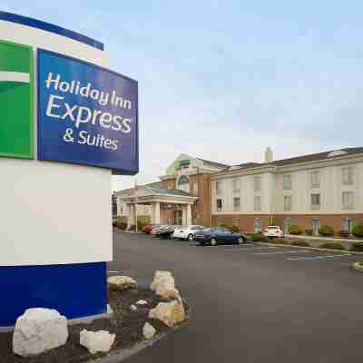 Holiday Inn Express & Suites Chambersburg Hotel Exterior