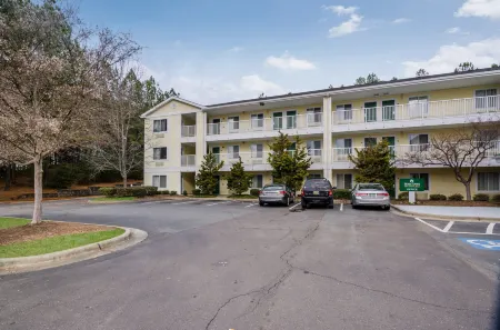 HomeTowne Studios Winston-Salem - University Pkwy Отели рядом с достопримечательностью «Winston-Salem Fairgrounds»