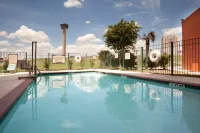 Staybridge Suites 市中心日落站
