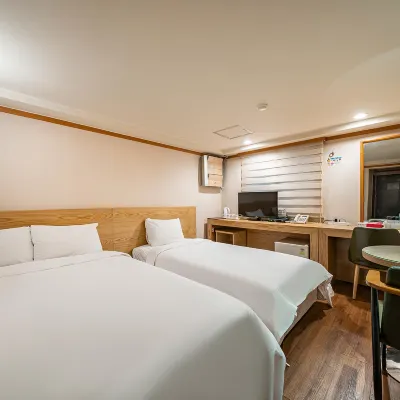 Angel Hotel Hotels near يونغ-وانغ-أم