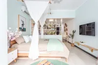 Wanting A Homestay (Qinglan Road)