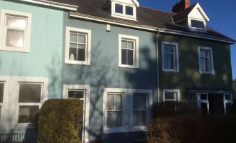 Lovely 4-Bed Victorian House in Bangor by the Sea