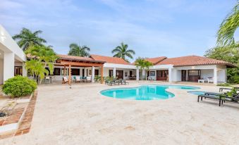 Casa de Campo Villa Luxurious Property up to 12 People with Pool Jacuzzi BBQ Golf
