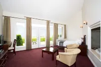 Shiraz Villa Hotels in Osoyoos