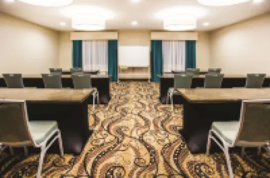 La Quinta Inn & Suites by Wyndham Evansville