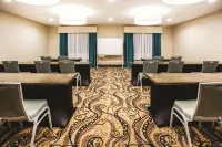 La Quinta Inn & Suites by Wyndham Evansville Hotels in Ohio Township