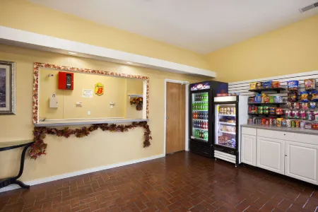 Super 8 by Wyndham Salem Отели в г. Сейлем