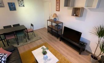 Superb Flat in Residence with Free Parking