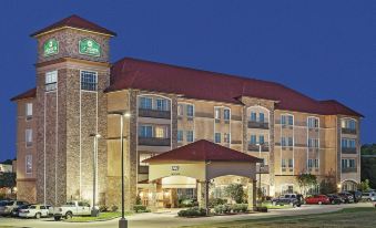 La Quinta Inn & Suites by Wyndham Allen at the Village