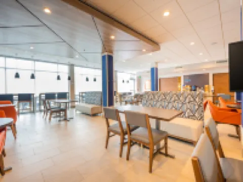 ホリデイ イン エクスプレス & スイーツ シャーロッツビル by IHG シャーロッツヴィルのホテル