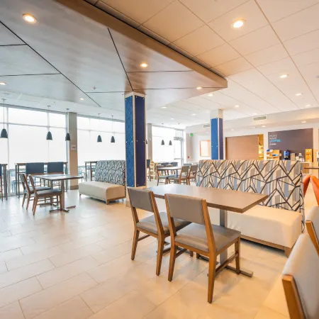 Holiday Inn Express & Suites CHARLOTTESVILLE by IHG