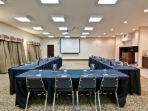 Canalta Camrose Hotels in Camrose