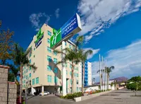 Holiday Inn Express & Suites Queretaro Hotels near Plaza Picasso