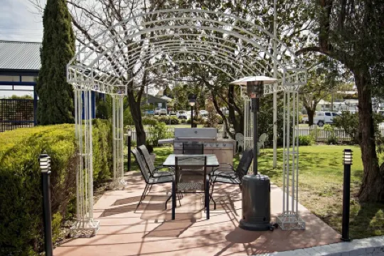 Colonial Motel & Apartments