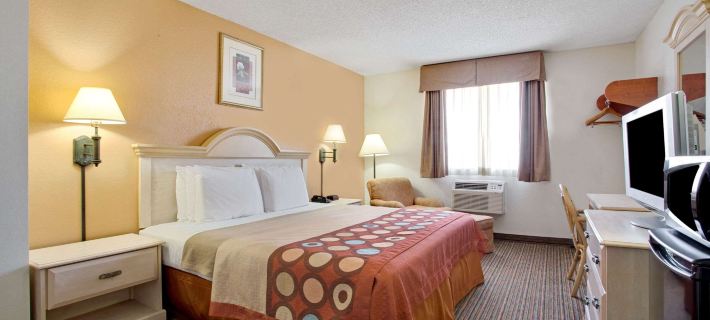 Super 8 by Wyndham Clearwater/St. Petersburg Airport Hotels in Pinellas County