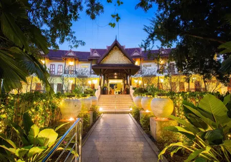 Phuwanalee Resort Отели рядом с достопримечательностью «The Chocolate Factory»