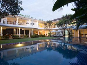 CassaMia Bali - Spacious Luxury 5 Bedroom Villa, 100m from Beach with Butler