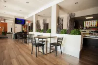 Hotel Newstar Montréal Hotels in Terrebonne
