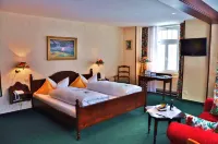 Flair-Hotel Waldfrieden فنادق في UnterweiBbach