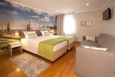 Famous Crows Lisbon Suites