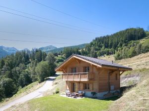 Chalet le Cerf - New Build, Stylish Stay