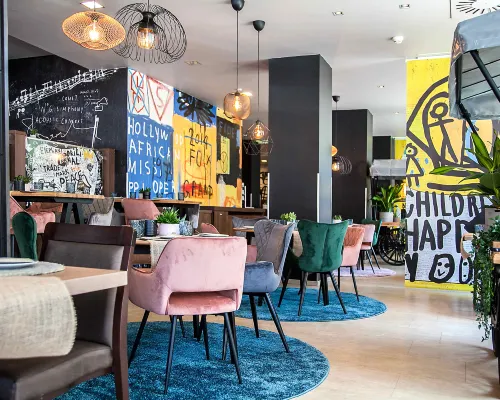 Hotel Mercure Wien Westbahnhof Hotels near 13. Hietzing
