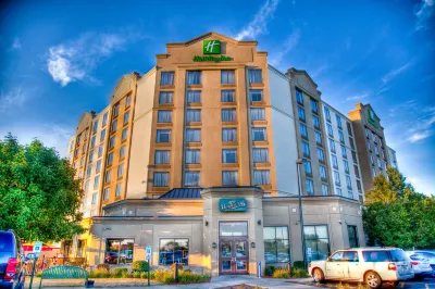 Holiday Inn & Suites Chicago Northwest - Elgin Hotels near Foxfield Commons Shopping Center