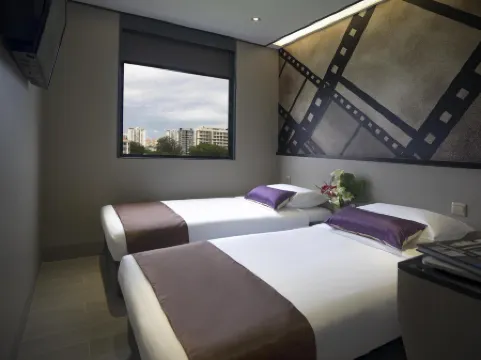 Hotel 81 Premier Hollywood