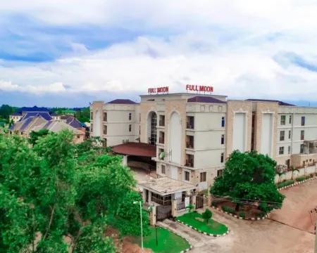 Full Moon Hotels โรงแรมในโอเวร์รี