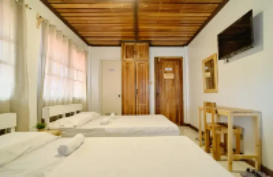 Pallet Homes - Ledesco Hoteles cerca de Catedral Jaro