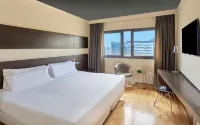 NH Madrid Las Tablas Hotels near Plaza de la Republica Argentina