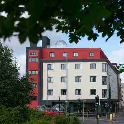 Sadie Best Western Hotel at Luton Hotel Exterior