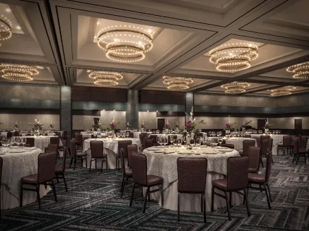 Crowne Plaza Atlanta Perimeter at Ravinia Отели рядом с достопримечательностью «Периметр Молл»