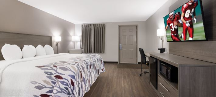 Red Roof Inn Weedsport Hotels in Cayuga County