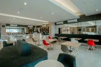 Front One Hotel Gresik - Family